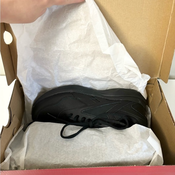 Reebok Women's Work N Cushion Walking Shoe size 7.5 new black - Picture 3 of 8